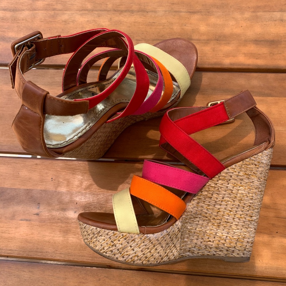 Spring/Summer Wedge - Picture 3 of 3